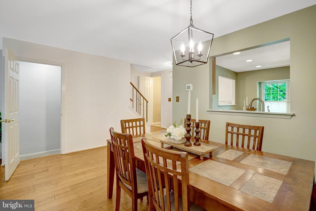 7868 NEWPORT GLEN PASS