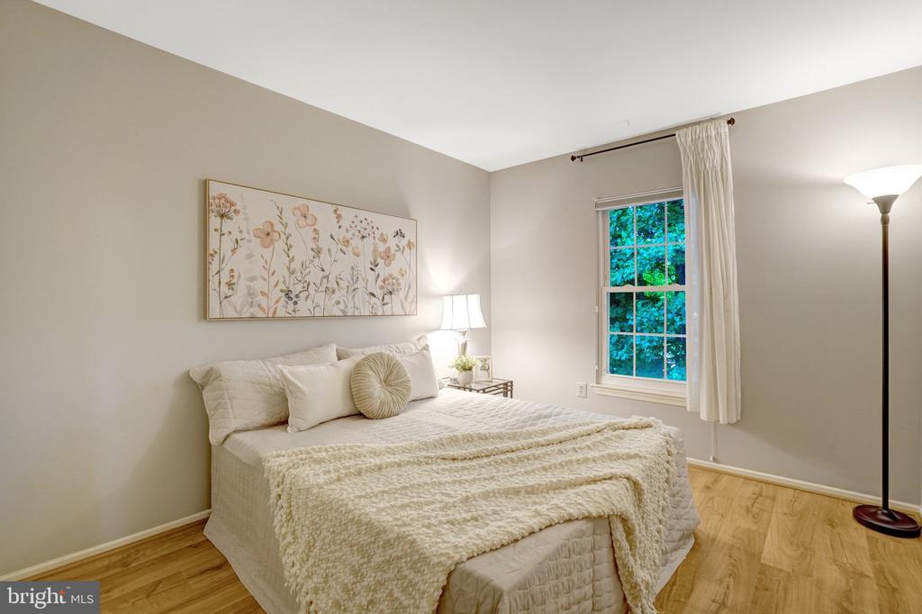7868 NEWPORT GLEN PASS