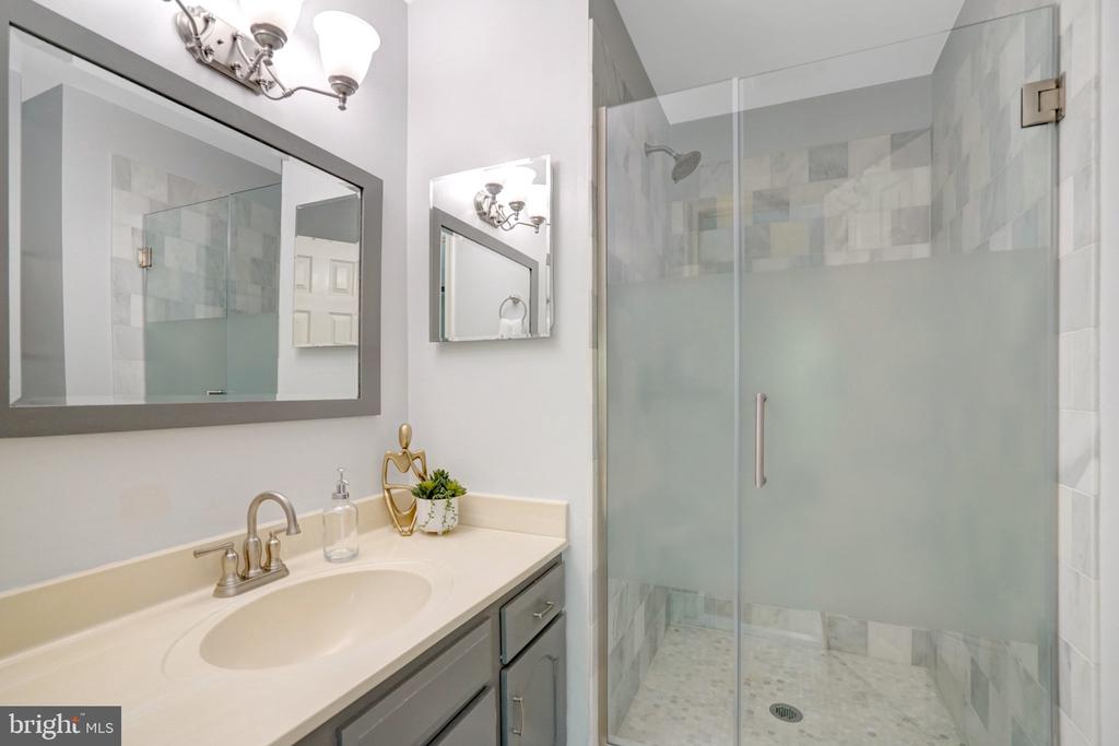 7868 NEWPORT GLEN PASS