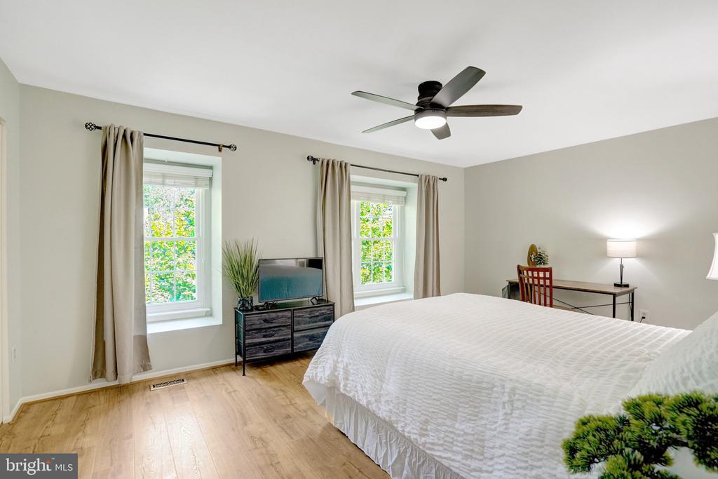 7868 NEWPORT GLEN PASS