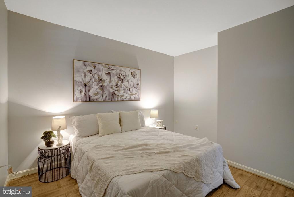 7868 NEWPORT GLEN PASS