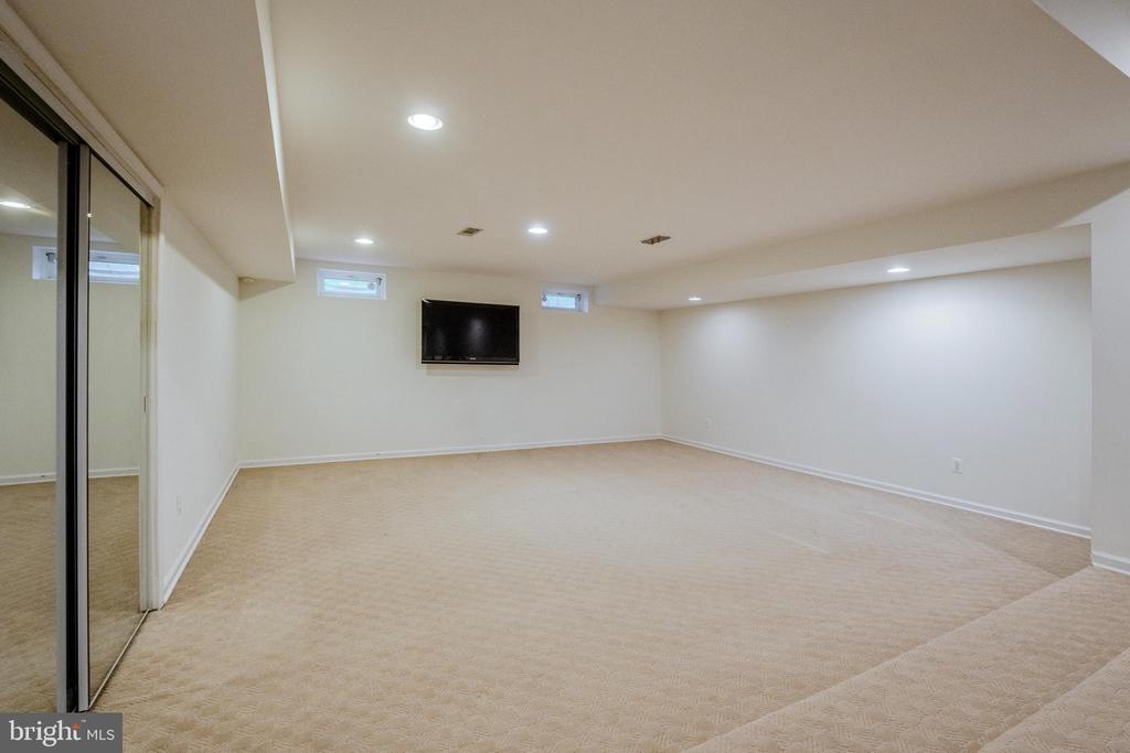 4907 ELSA COURT
