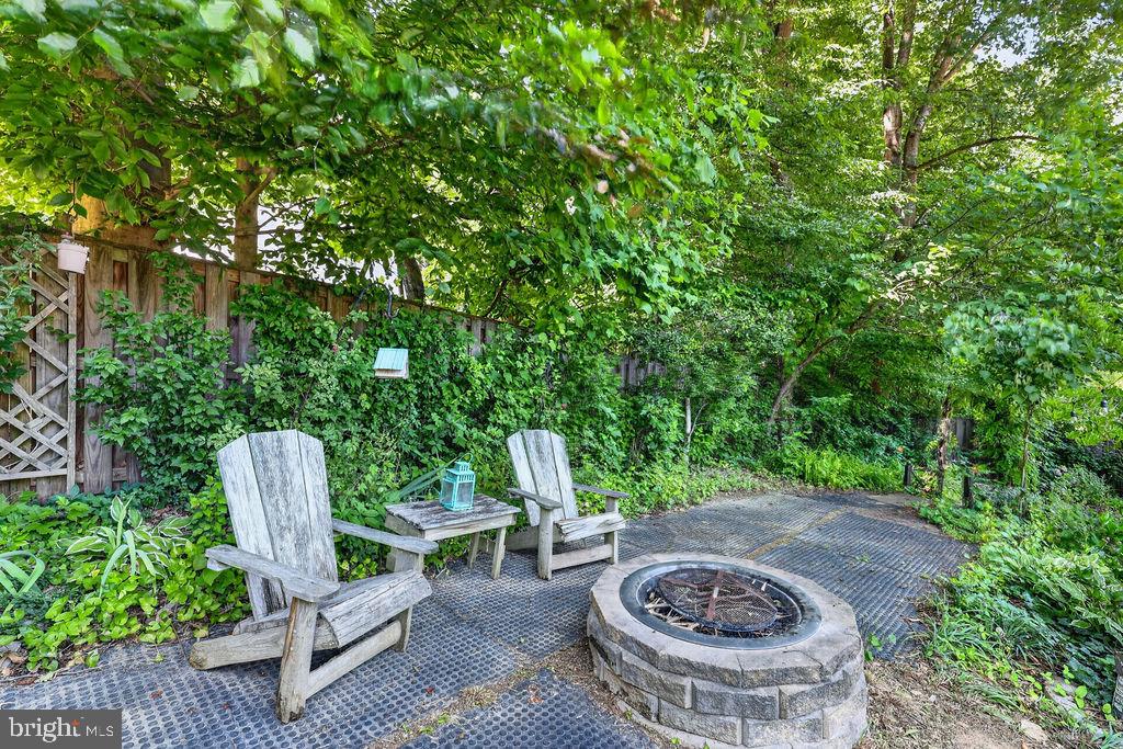8471 GREAT LAKE LANE