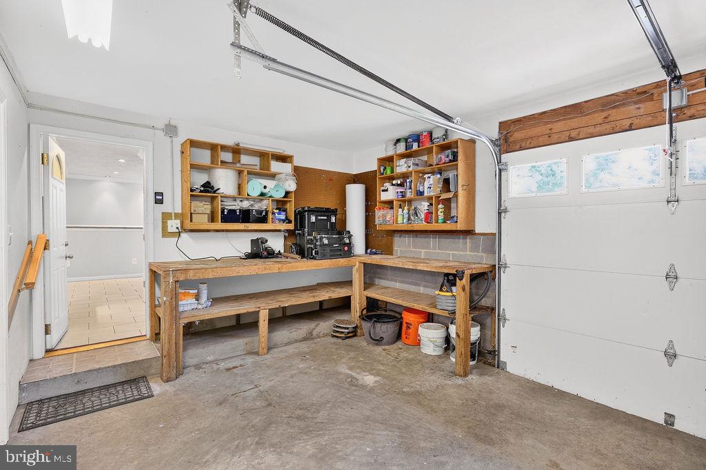 8471 GREAT LAKE LANE