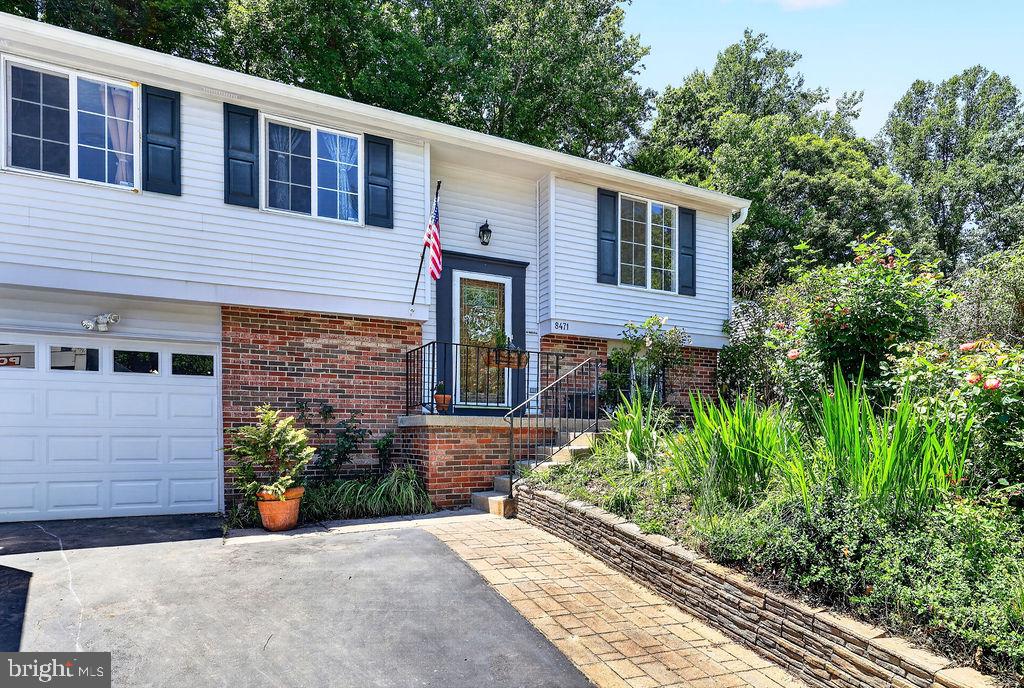 8471 GREAT LAKE LANE