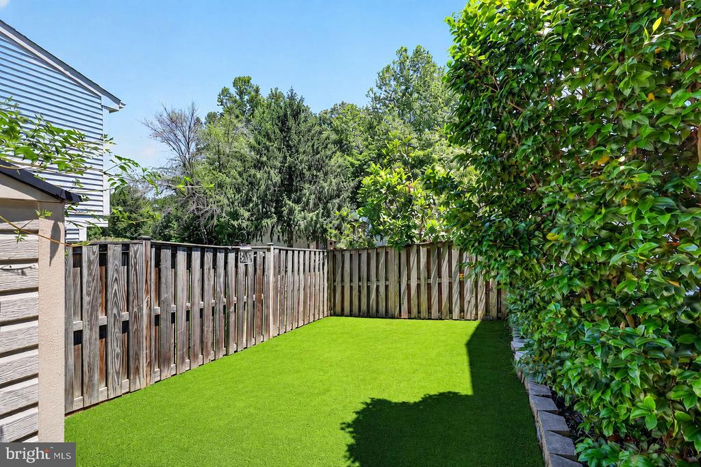 8471 GREAT LAKE LANE