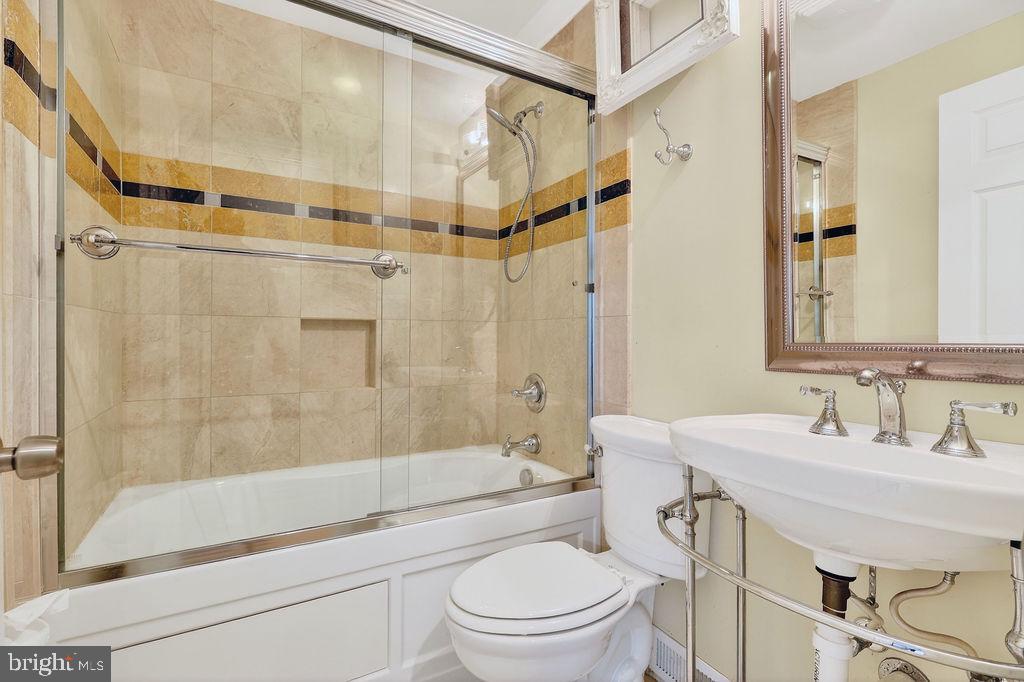 8471 GREAT LAKE LANE
