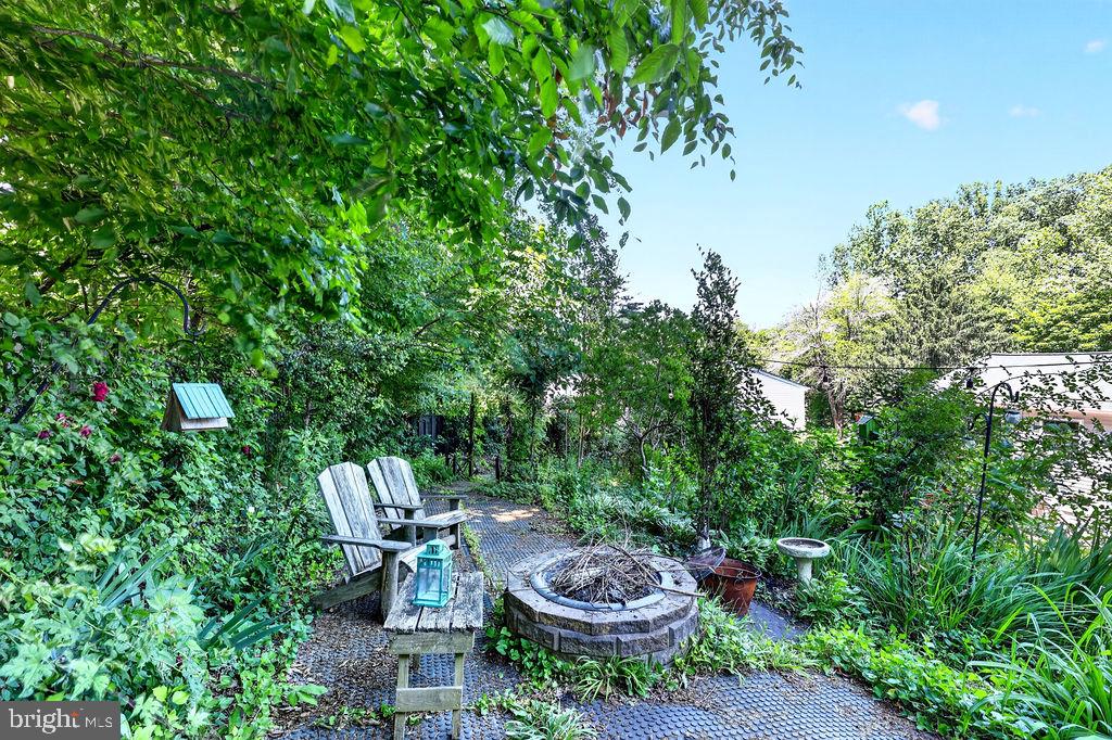 8471 GREAT LAKE LANE