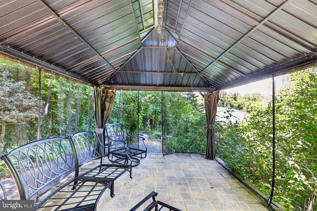 8471 GREAT LAKE LANE