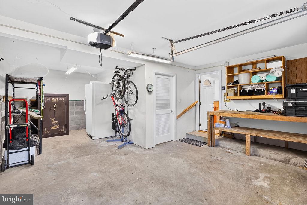8471 GREAT LAKE LANE