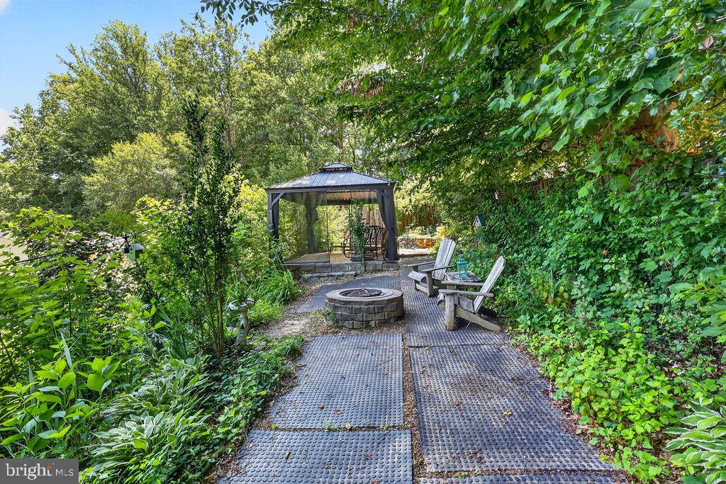 8471 GREAT LAKE LANE