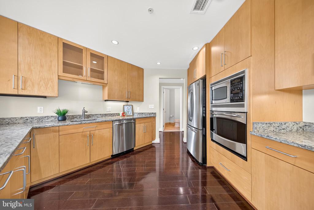 8220 CRESTWOOD HEIGHTS DRIVE 407