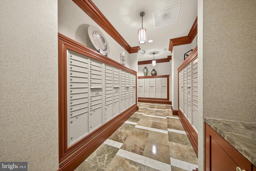 8220 CRESTWOOD HEIGHTS DRIVE 407