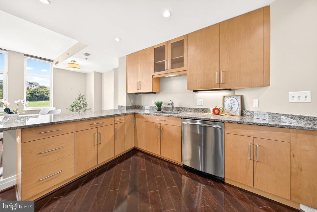 8220 CRESTWOOD HEIGHTS DRIVE 407