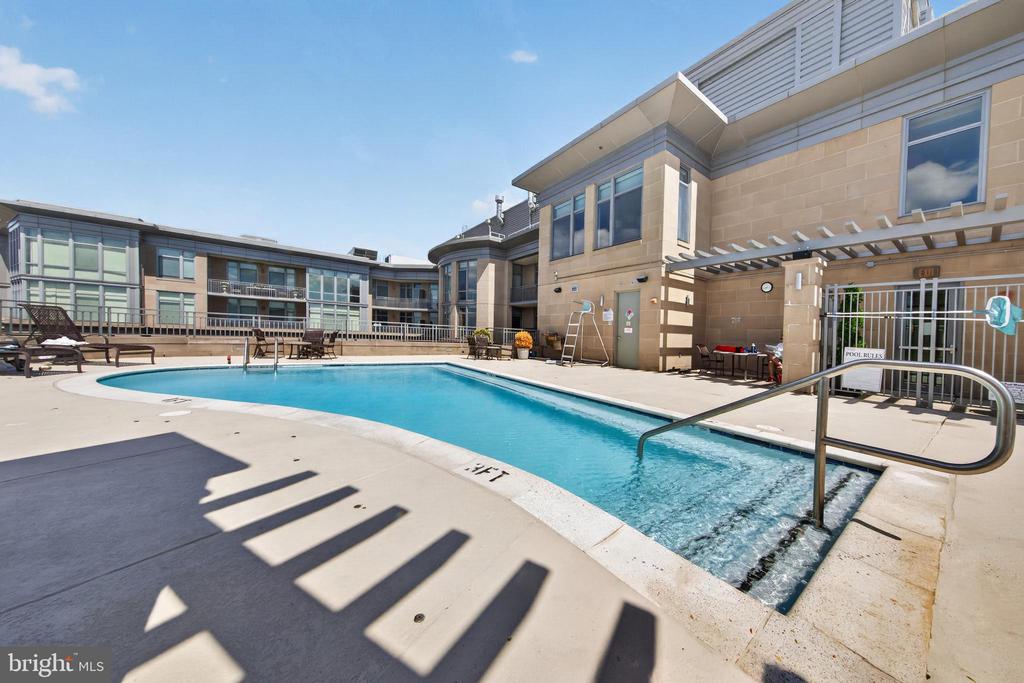 8220 CRESTWOOD HEIGHTS DRIVE 407