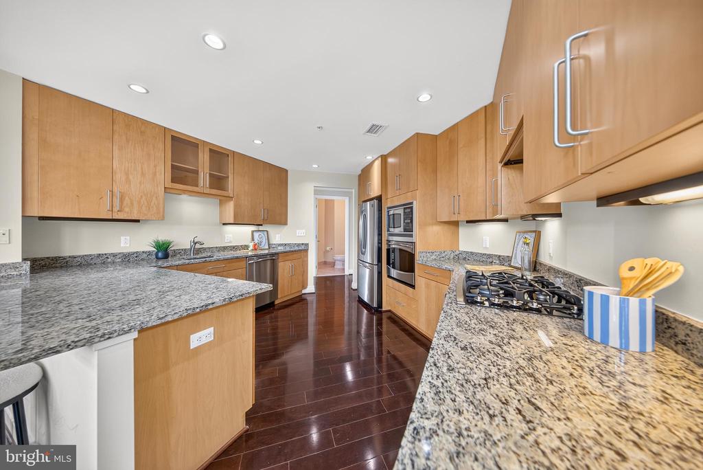 8220 CRESTWOOD HEIGHTS DRIVE 407