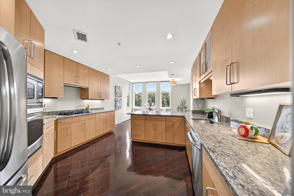 8220 CRESTWOOD HEIGHTS DRIVE 407