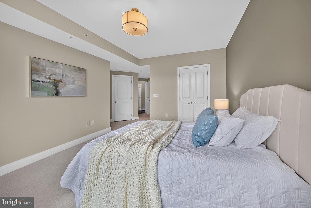8220 CRESTWOOD HEIGHTS DRIVE 407