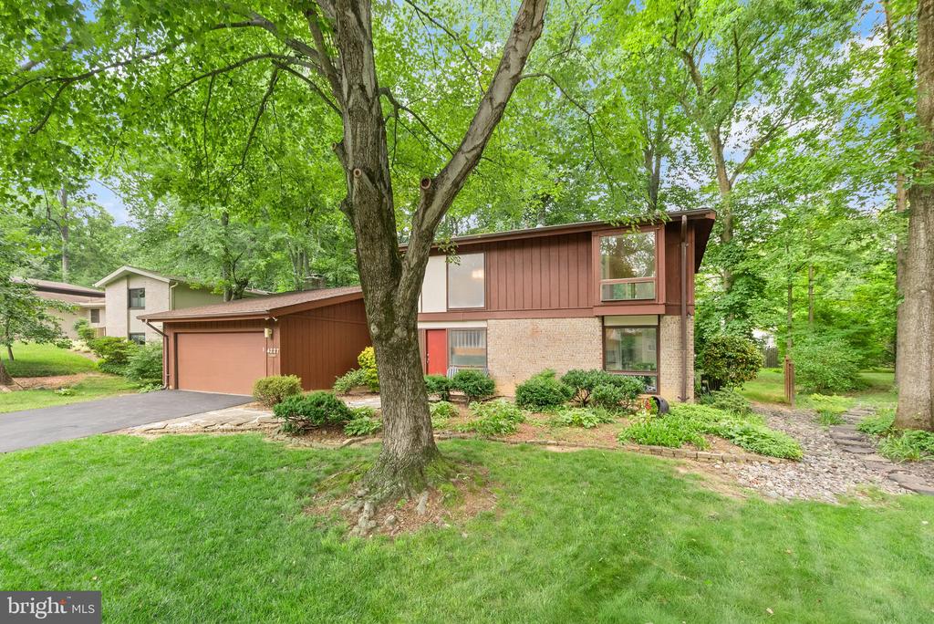 4227 ELIZABETH LANE
