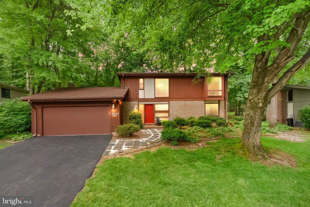 4227 ELIZABETH LANE