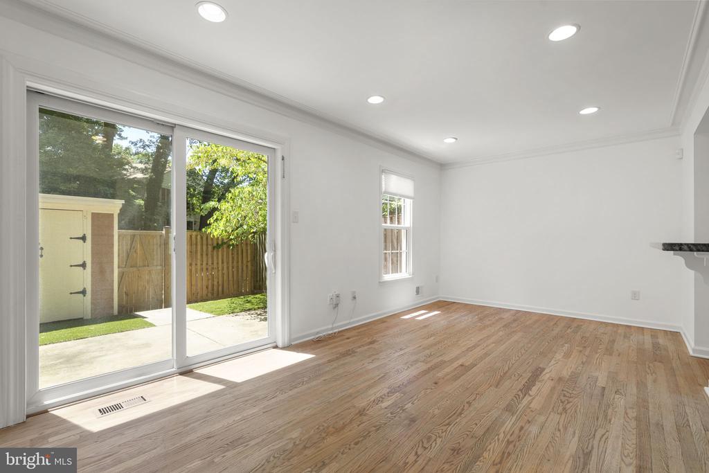 2407 ALSOP COURT
