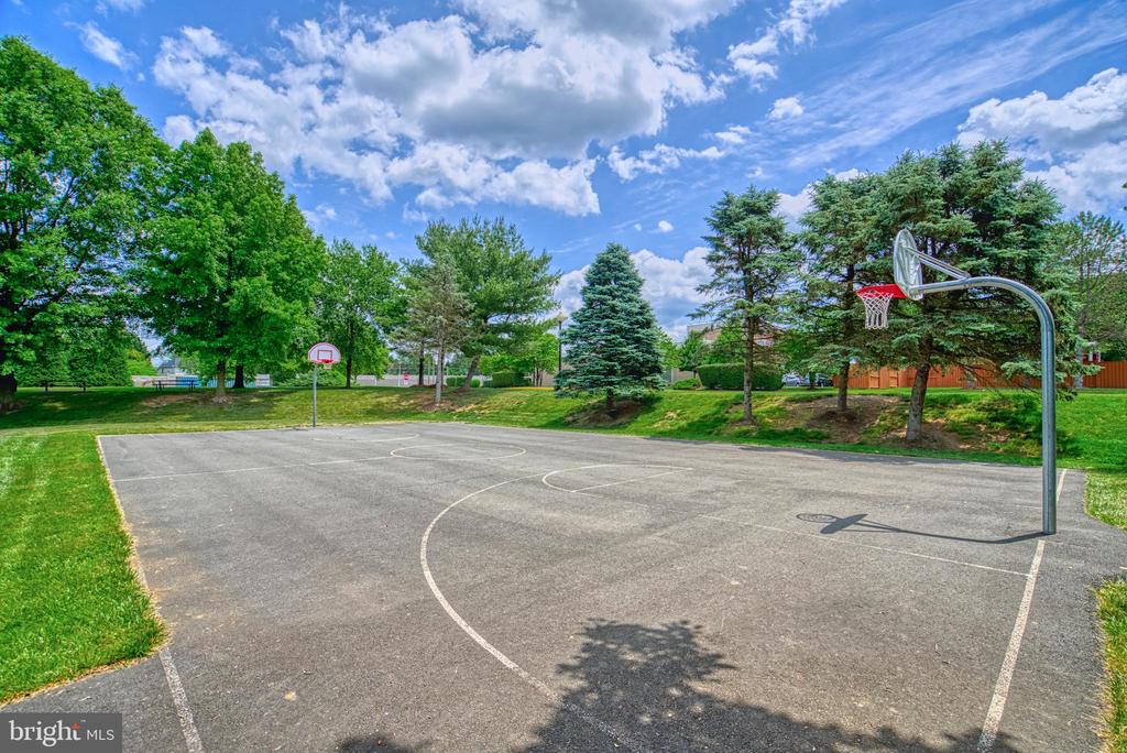 1327 MURRAY DOWNS WAY