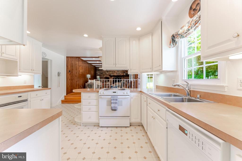 8202 EXCALIBUR COURT