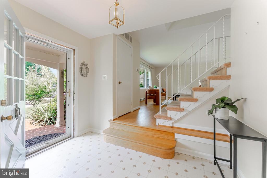 8202 EXCALIBUR COURT