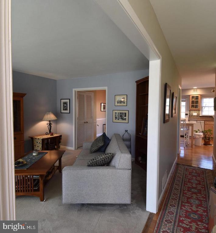 8244 CARRLEIGH PARKWAY