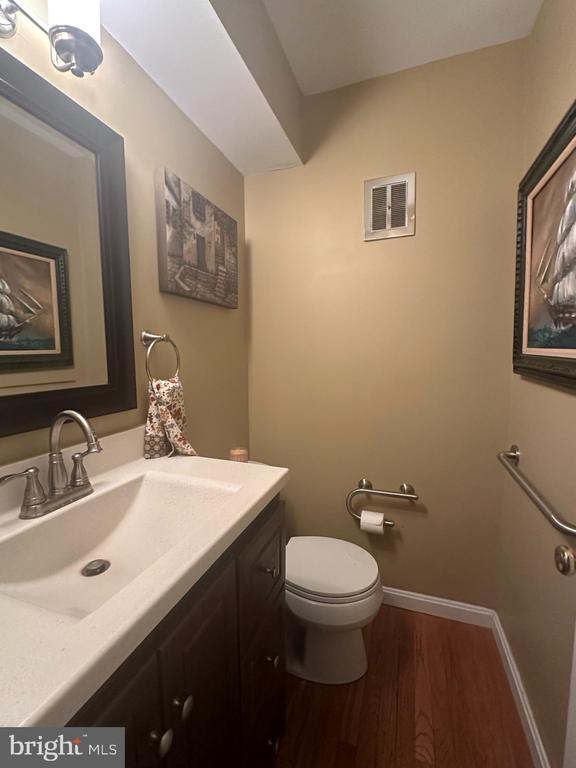 8244 CARRLEIGH PARKWAY