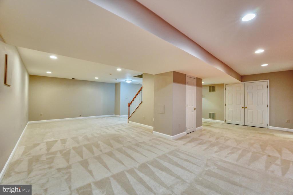 8722 FOXHALL TERRACE