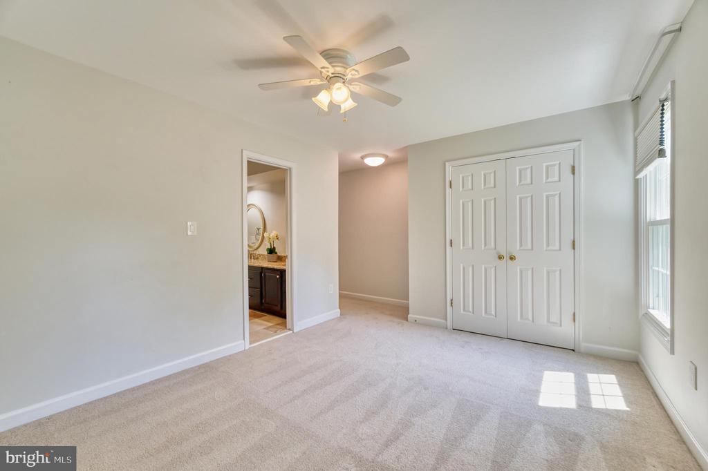 8722 FOXHALL TERRACE
