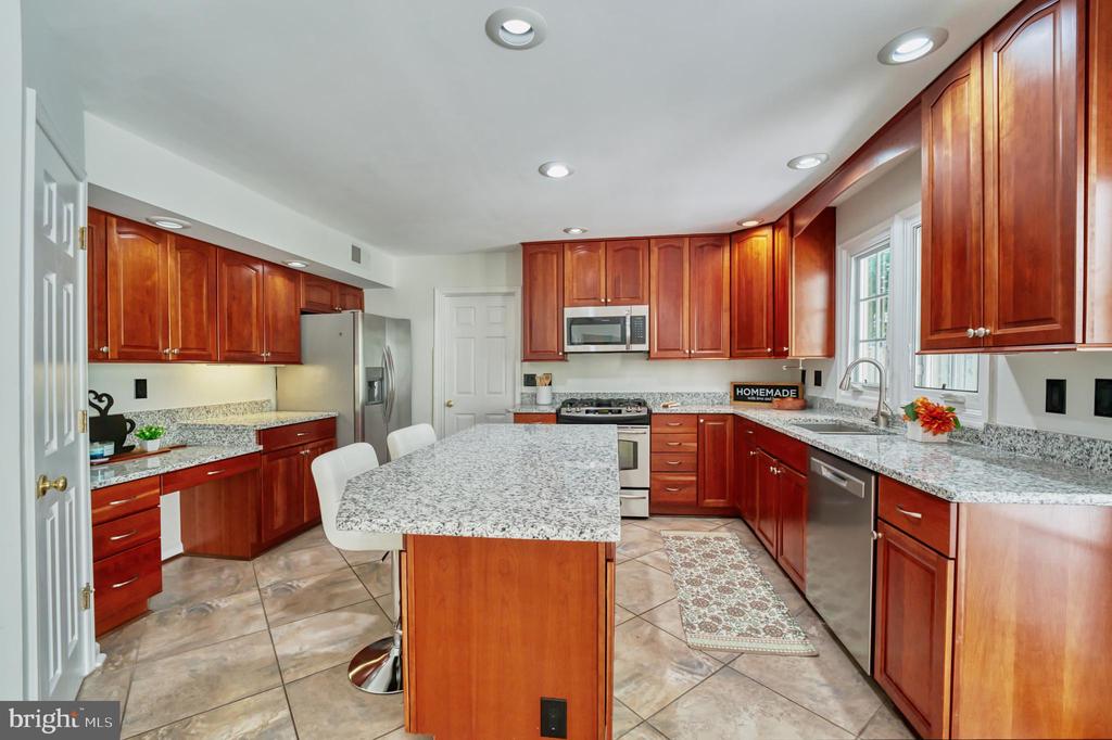 8722 FOXHALL TERRACE