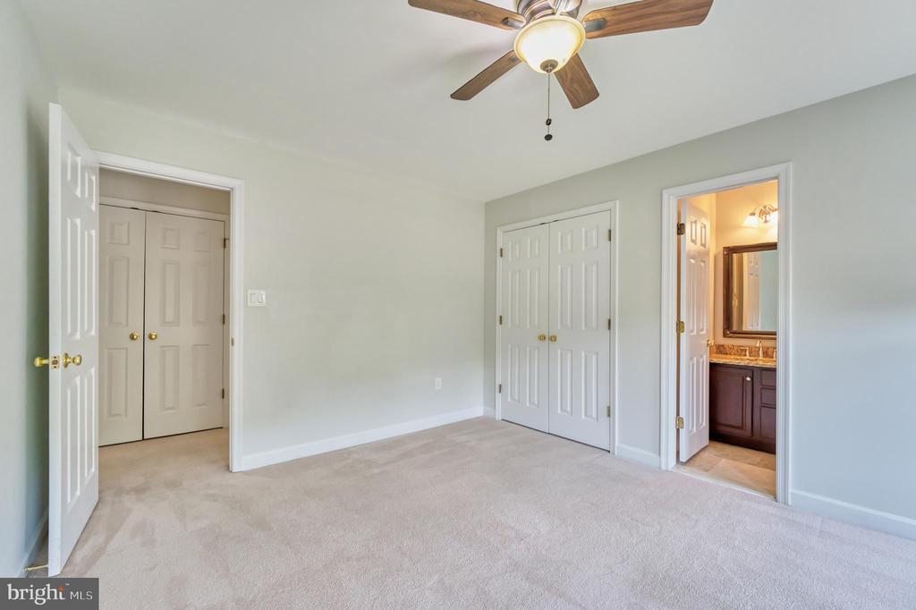 8722 FOXHALL TERRACE