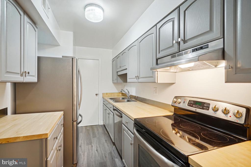 5900 PRINCE GEORGE DRIVE Unit: 337