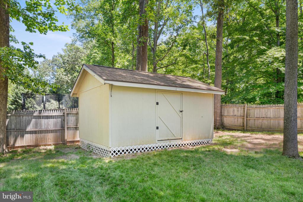 9100 DONNA DEAN DRIVE