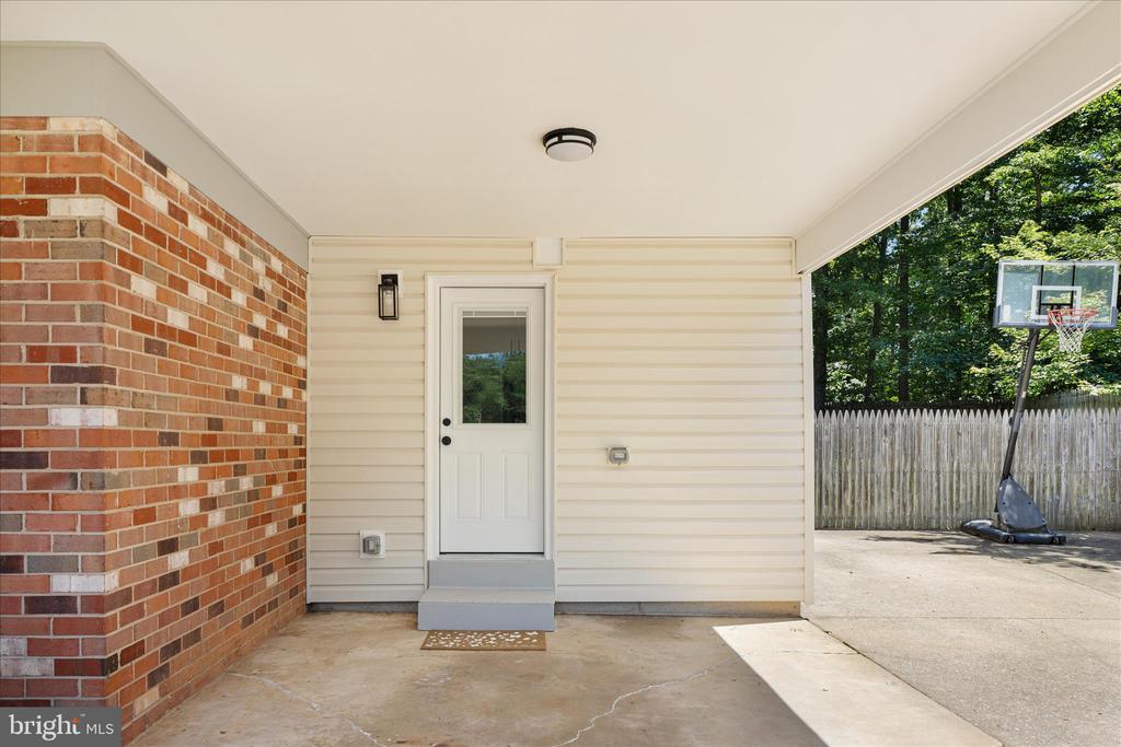 9100 DONNA DEAN DRIVE