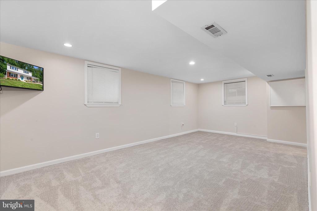 9100 DONNA DEAN DRIVE