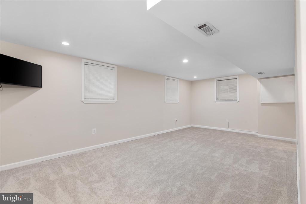 9100 DONNA DEAN DRIVE