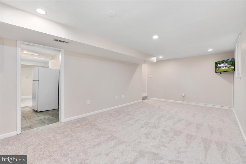 9100 DONNA DEAN DRIVE