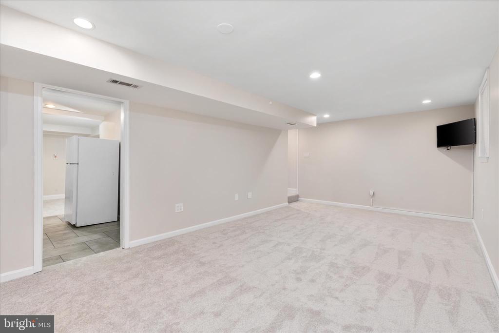9100 DONNA DEAN DRIVE