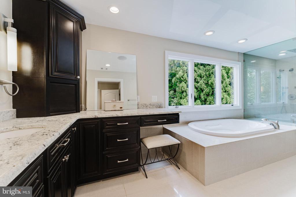 9772 THORN BUSH DRIVE