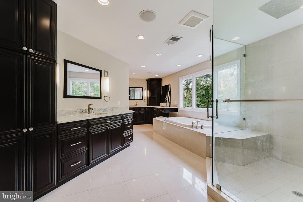 9772 THORN BUSH DRIVE