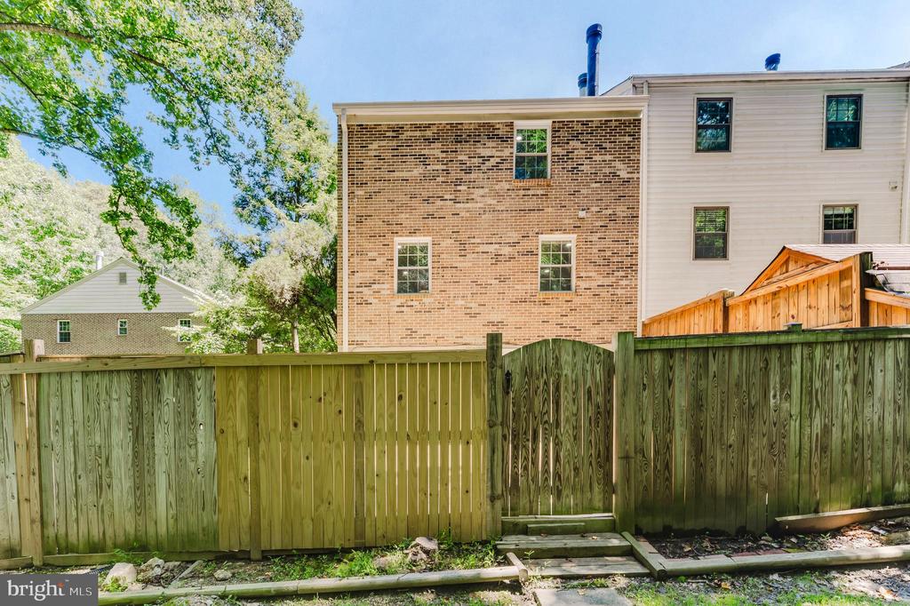 6010 HEATHWICK COURT