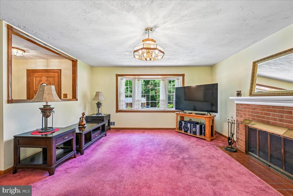 5643 INVERCHAPEL ROAD