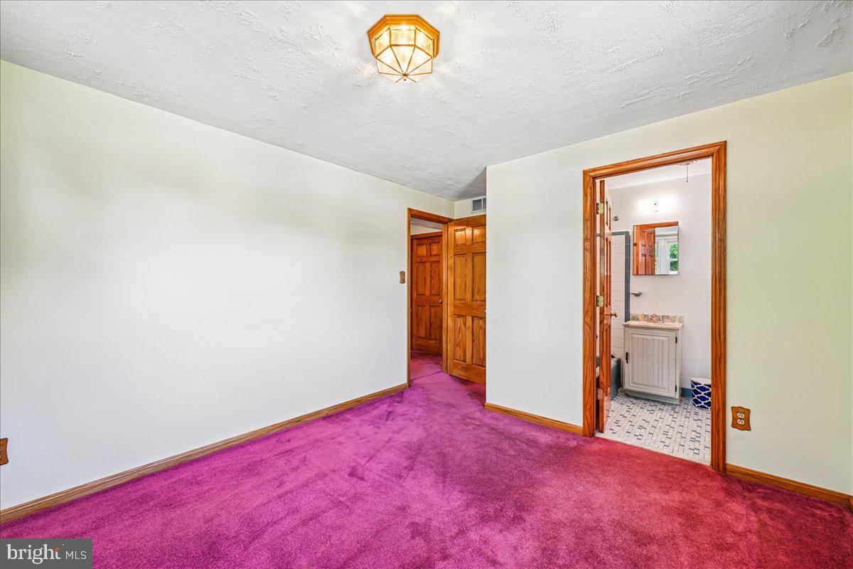 5643 INVERCHAPEL ROAD