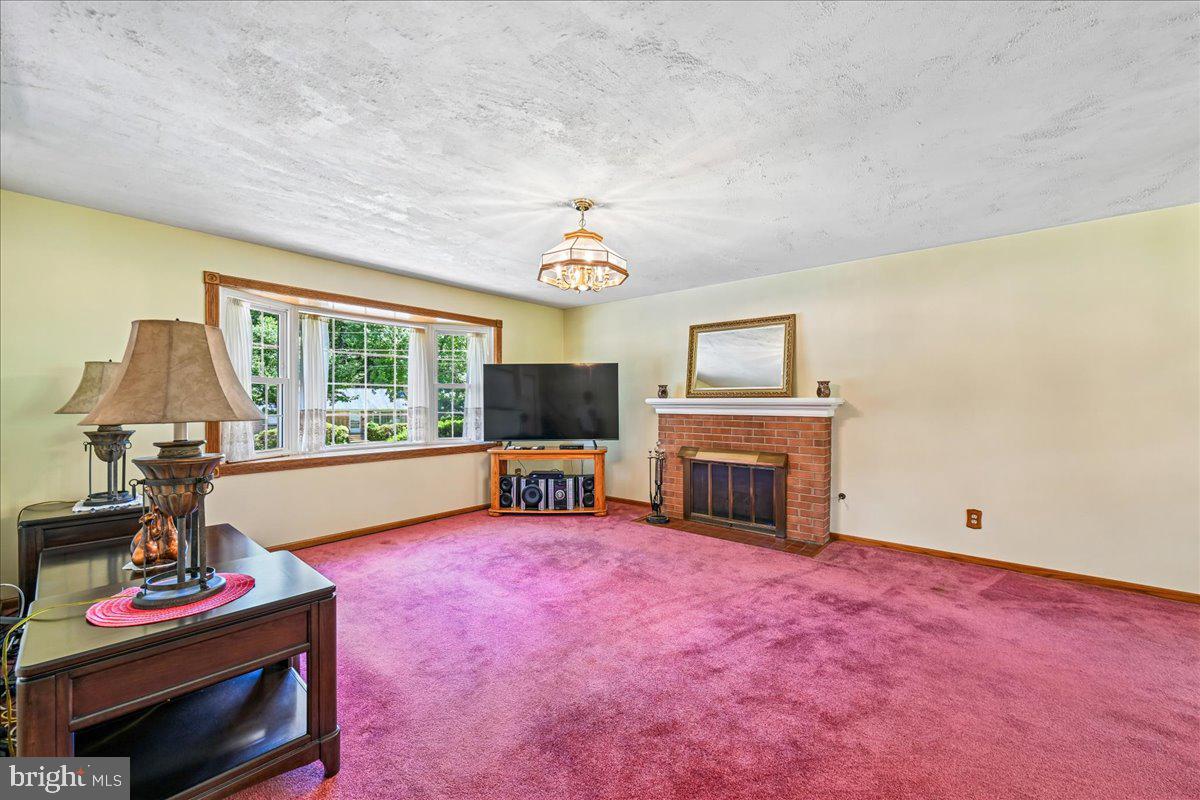 5643 INVERCHAPEL ROAD