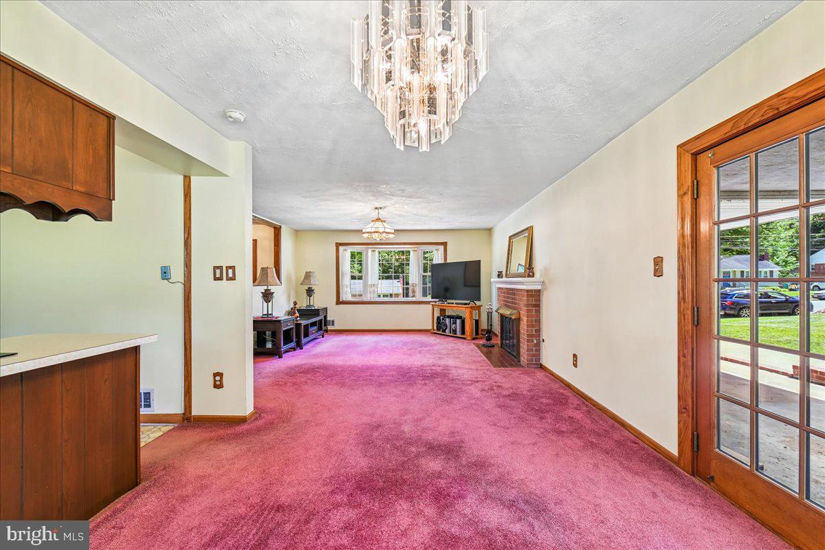 5643 INVERCHAPEL ROAD