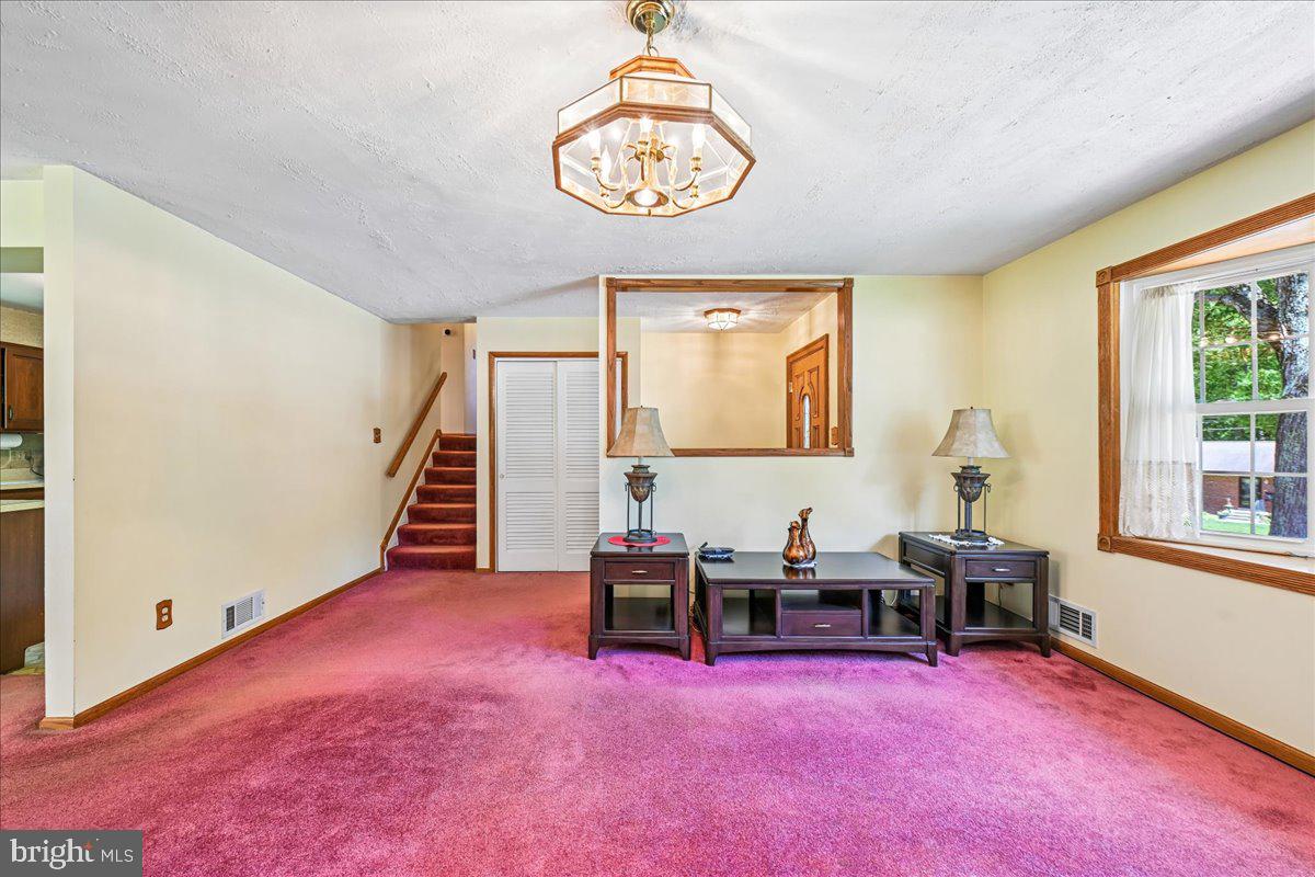 5643 INVERCHAPEL ROAD