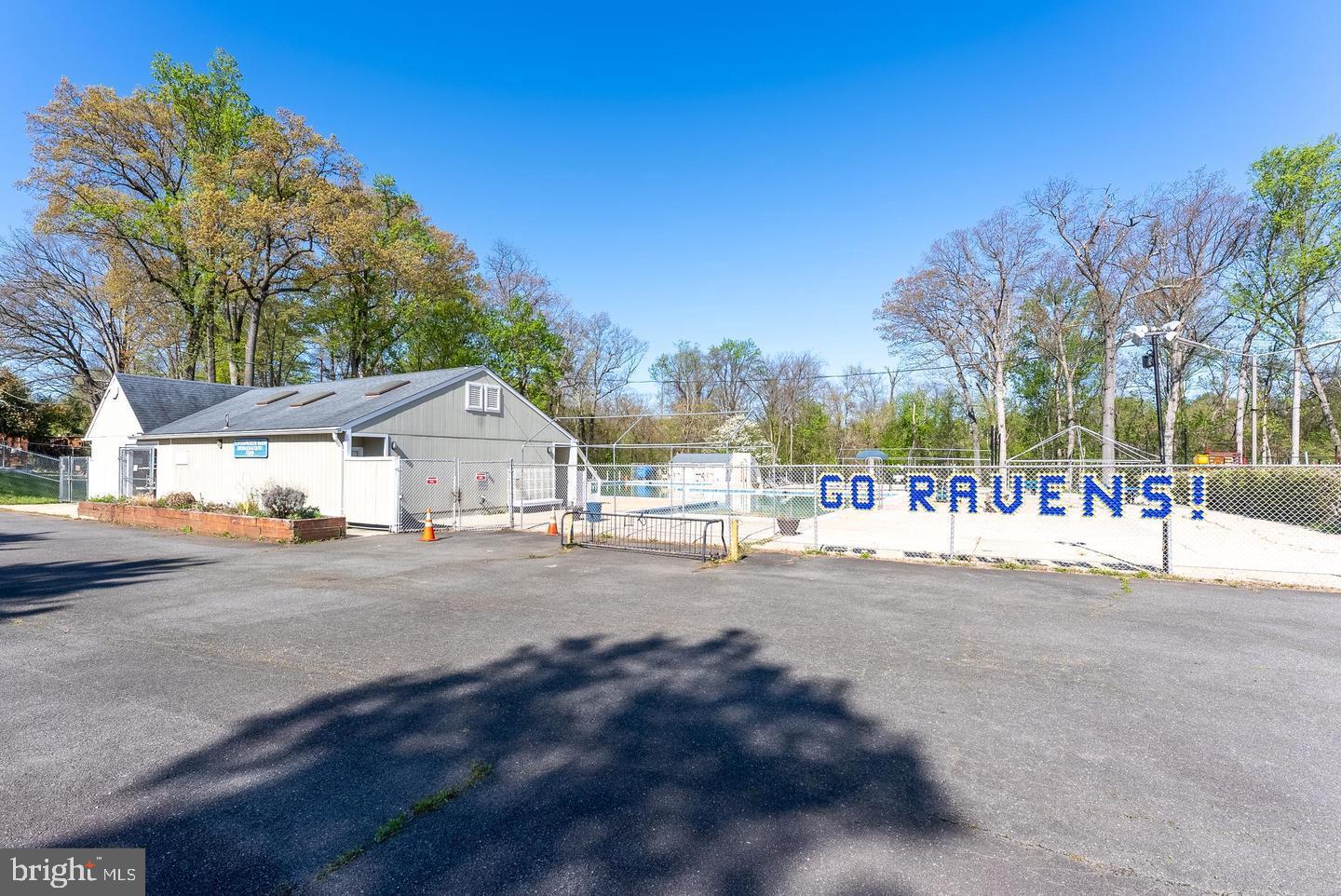 5643 INVERCHAPEL ROAD